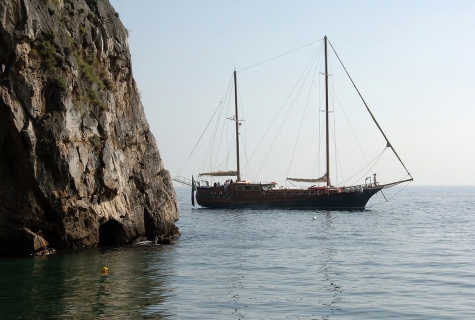 Maria Giovanna in bays