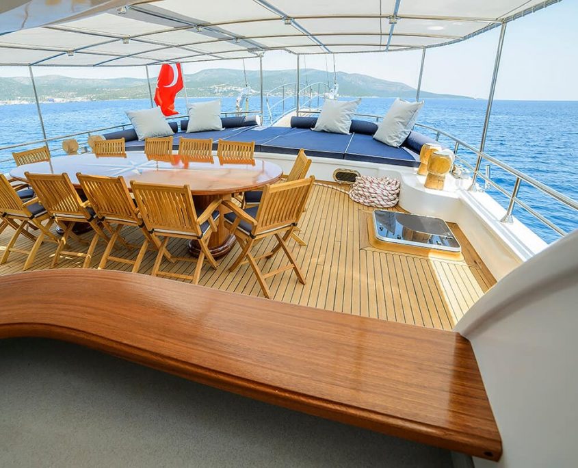 BELLA MARE Aft Deck