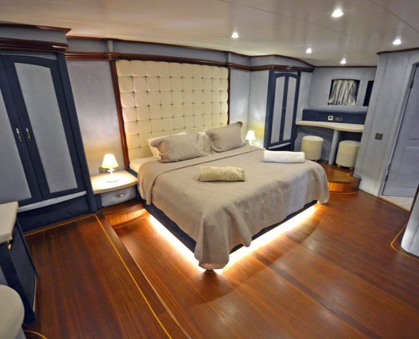 BELLA MARE Master cabin