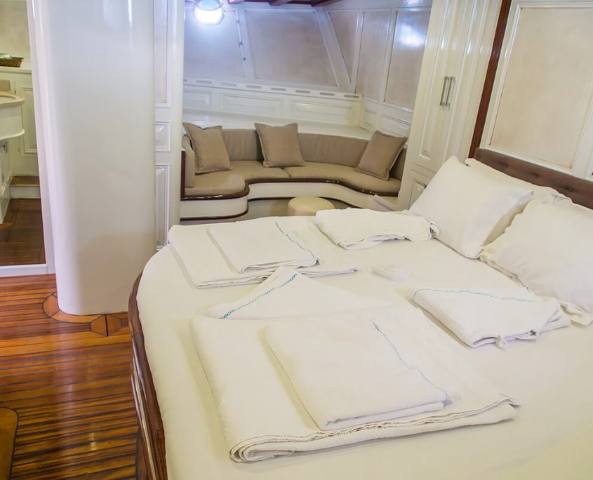 GRANDE MARE Front Master Cabin