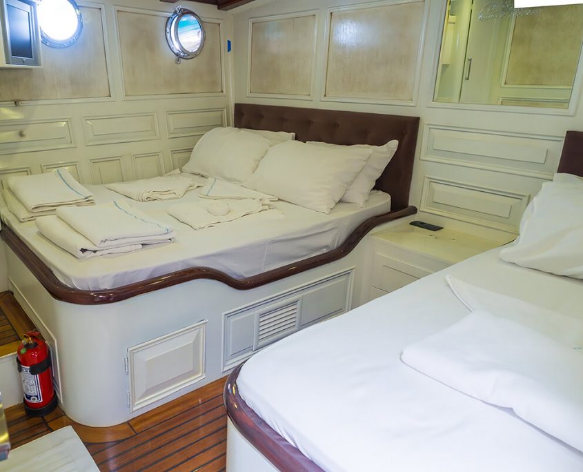 GRANDE MARE Triple Cabin