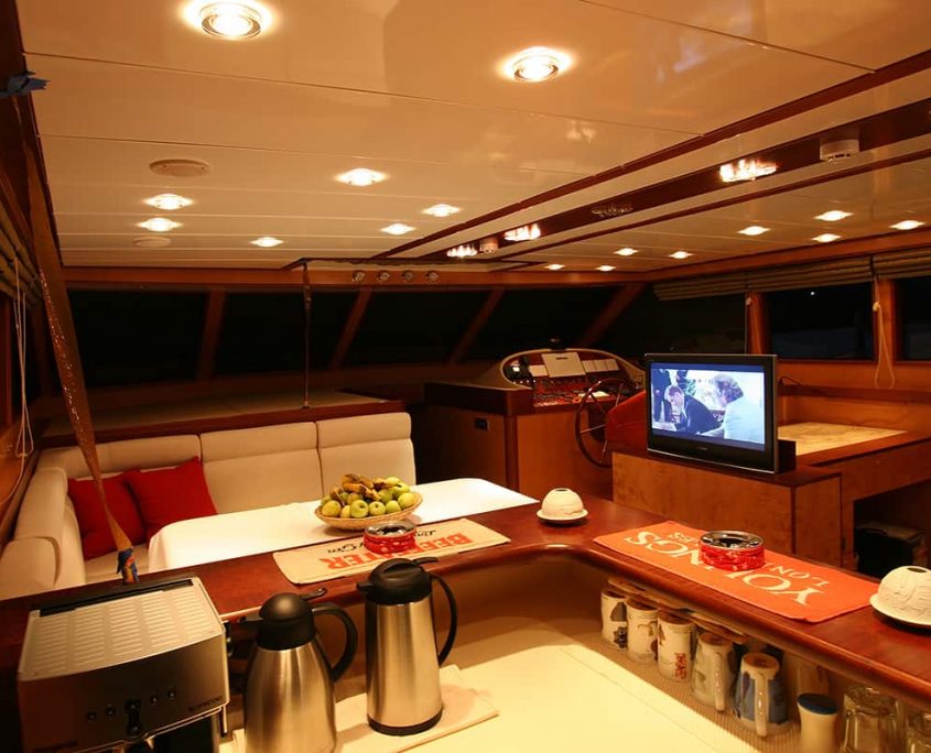 SERENITY 86 - Saloon Night Time