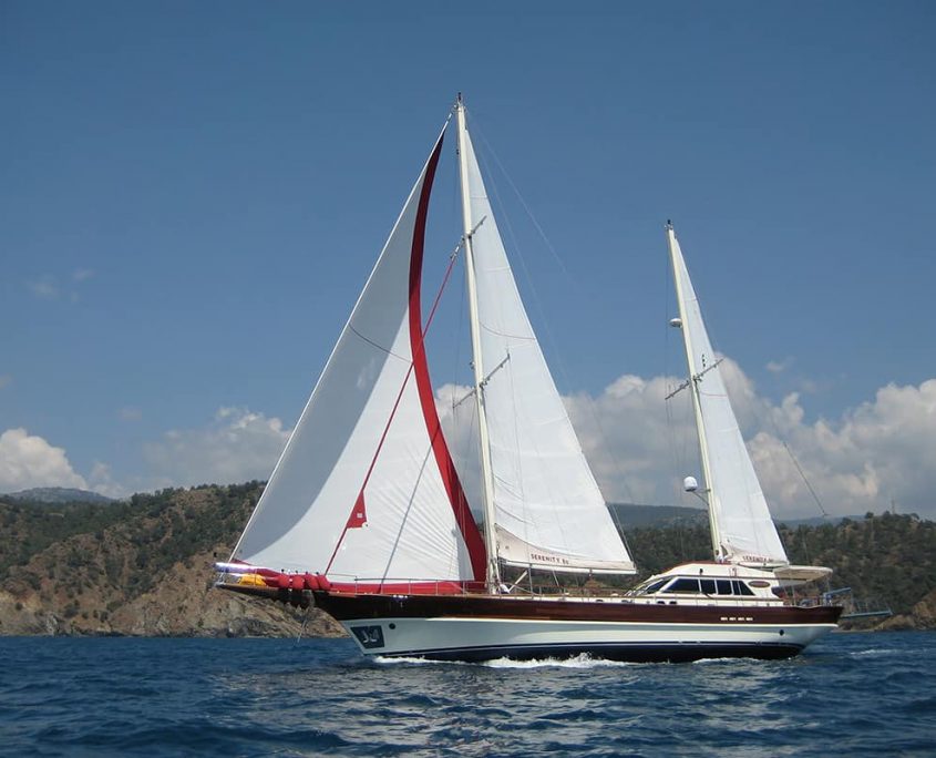 SERENITY 86 - Side view