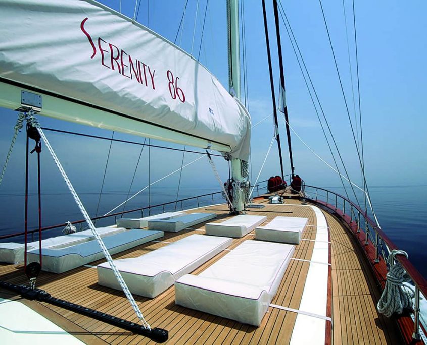 SERENITY 86 - Suntanning Deck