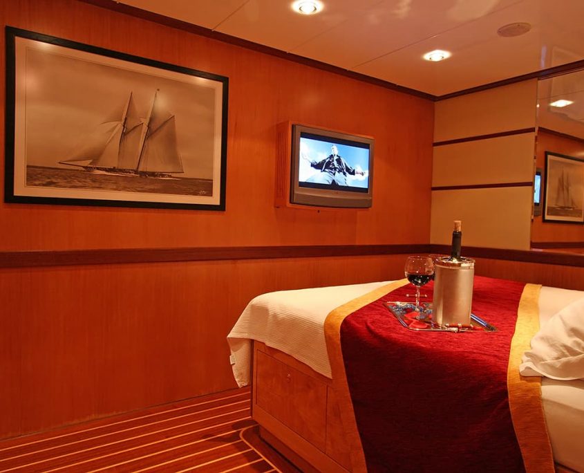 SERENITY 86 - VIP Cabin