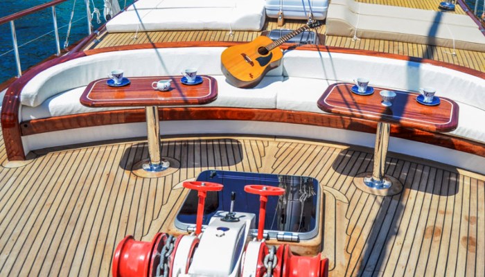 artemis-gulet-charter-sundeck