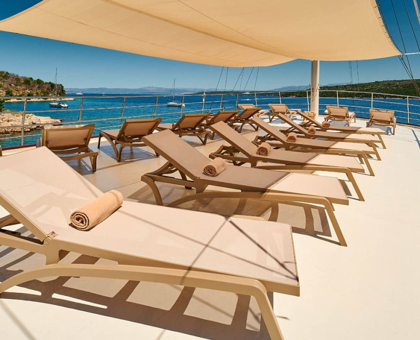 LUNA Sundeck (2) LUNA Sundeck (2)