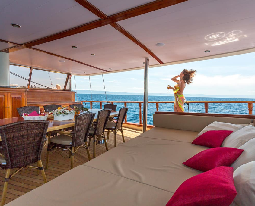 MORNING STAR Aft deck (3) MORNING STAR Aft deck (3)