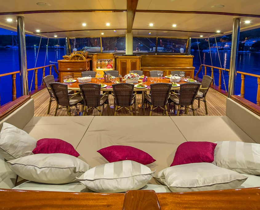 MORNING STAR Aft deck (4) MORNING STAR Aft deck (4)