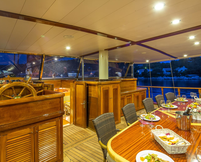 MORNING STAR Aft deck (6) MORNING STAR Aft deck (6)