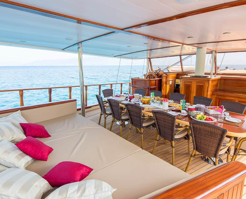 MORNING STAR Aft deck MORNING STAR Aft deck