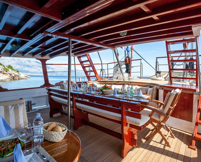 ROMANCA Aft deck (2) ROMANCA Aft deck (2)