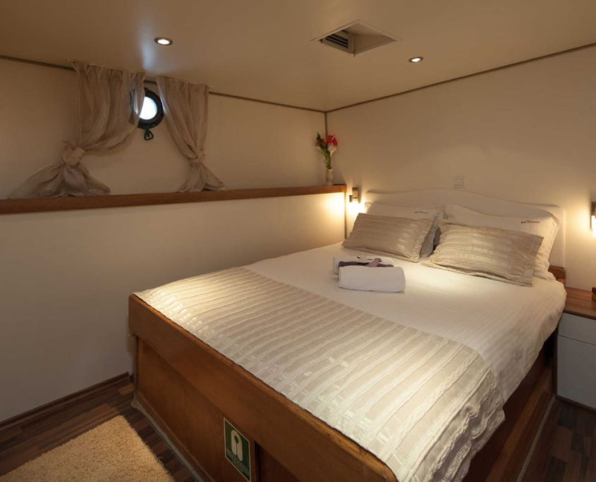 ROMANCA Double cabin ROMANCA Double cabin