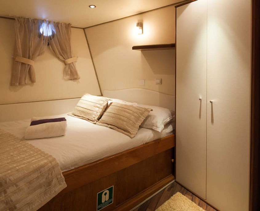 ROMANCA Double cabin (5) ROMANCA Double cabin (5)