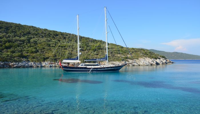 Anchoring on bay