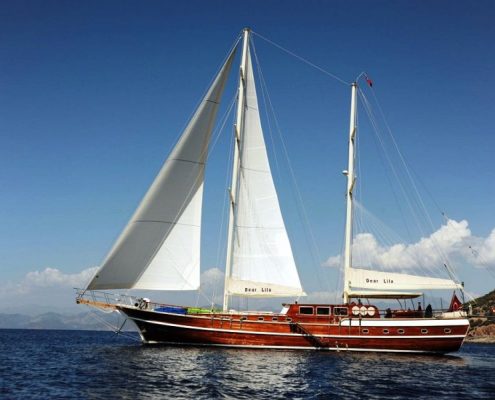 Gulet Dear Lila under sails