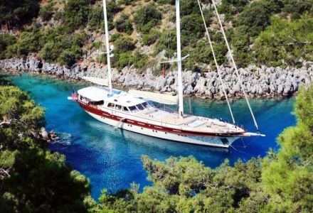 Gulet Zelda in the bay