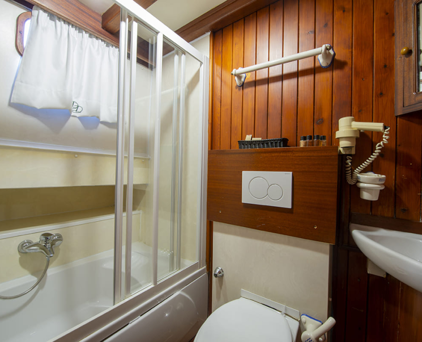 DERIYA DENIZ Bathroom DERIYA DENIZ Bathroom