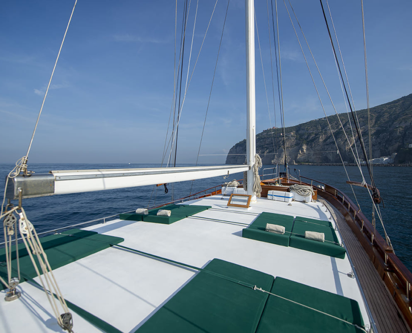 DERIYA DENIZ Front deck (2) DERIYA DENIZ Front deck (2)