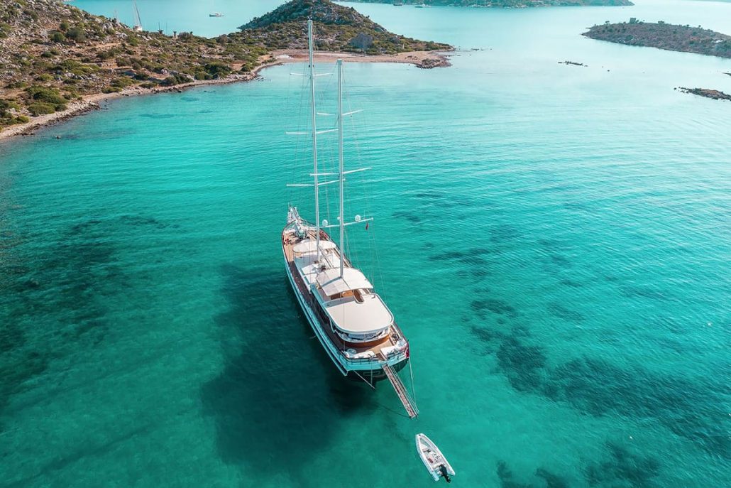 HALCON DEL MAR Anchored in bay HALCON DEL MAR Anchored in bay