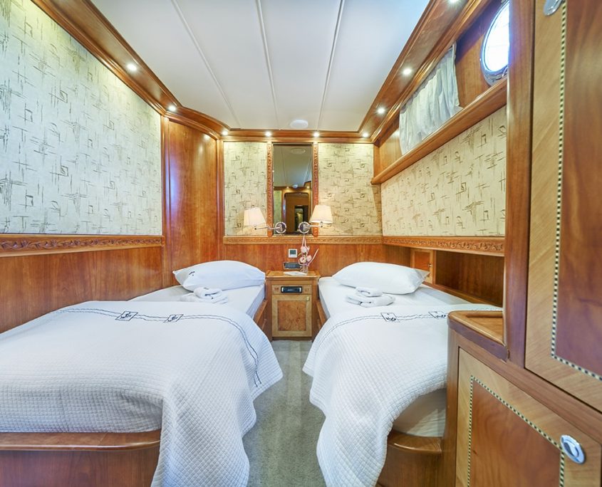 LOTUS Twin cabin