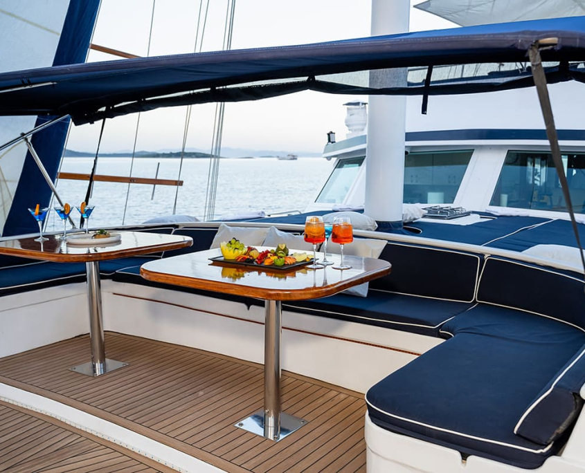 AURUM Front deck AURUM Front deck