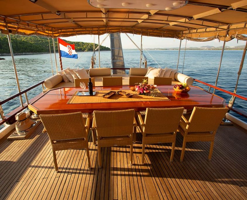 MALENA Aft deck