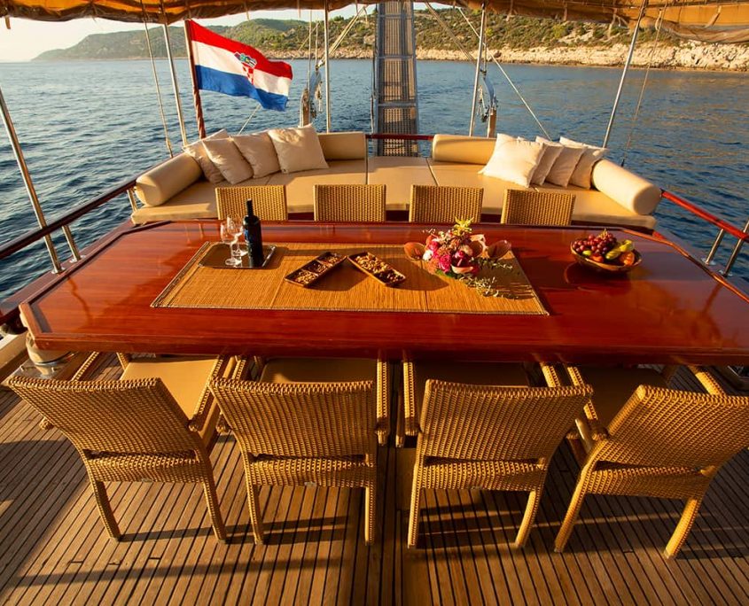 MALENA Aft deck