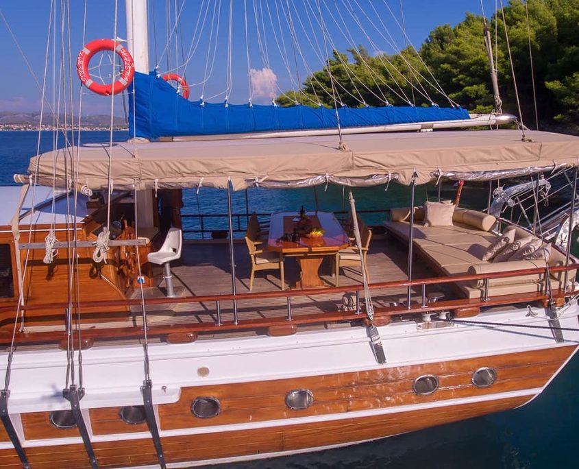 MALENA Aft deck