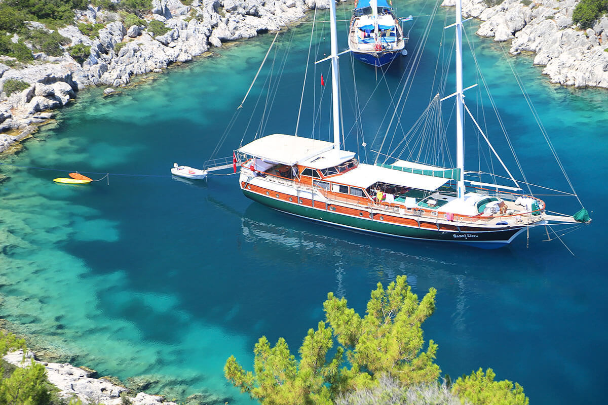 SADRI USTA 1 Anchored in bay