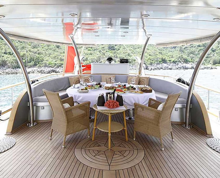 SILVERMOON Dining area on Aft deck