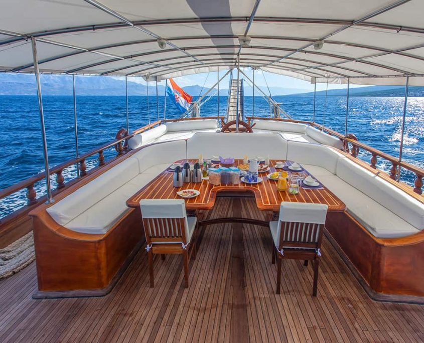 STELLA MARIS Dining area on Aft deck