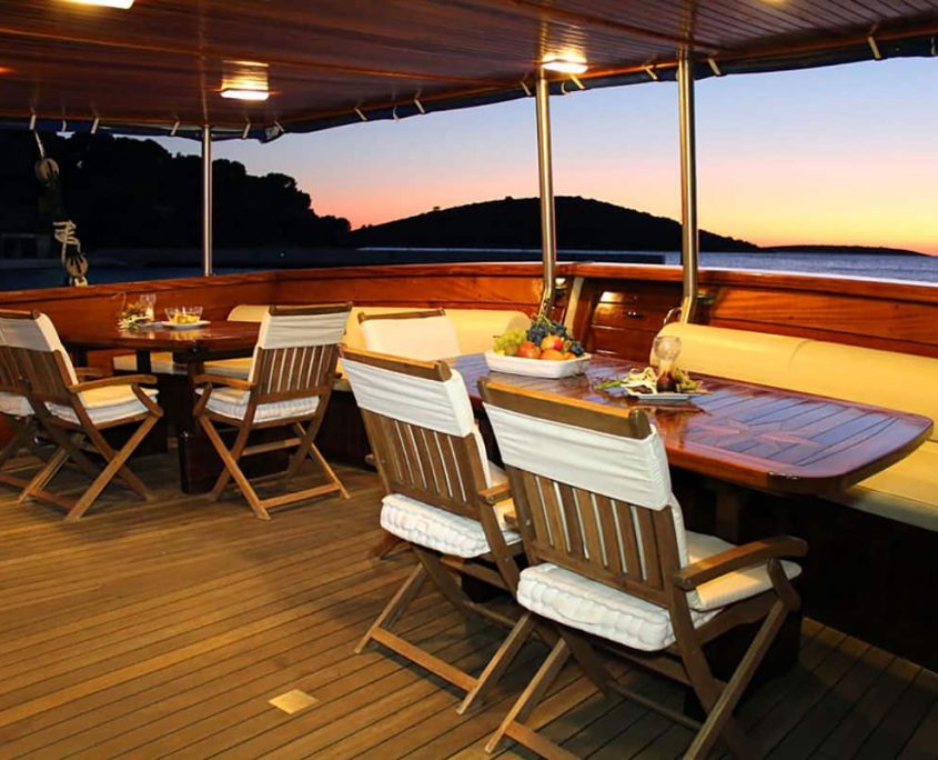 TAJNA MORA Dining area on Aft deck