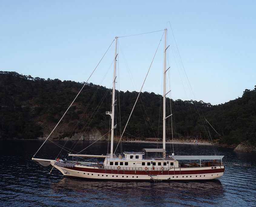 TERSANE 8 Anchored