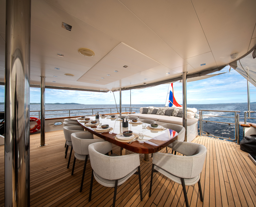 DALMATINO Al fresco dining - Aft deck