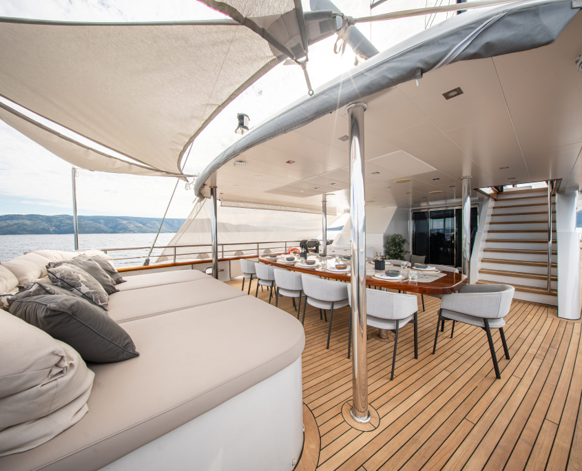 DALMATINO Aft deck