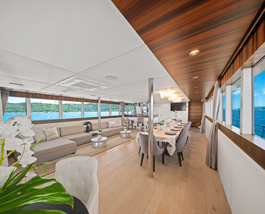 DALMATINO Salon - Main deck