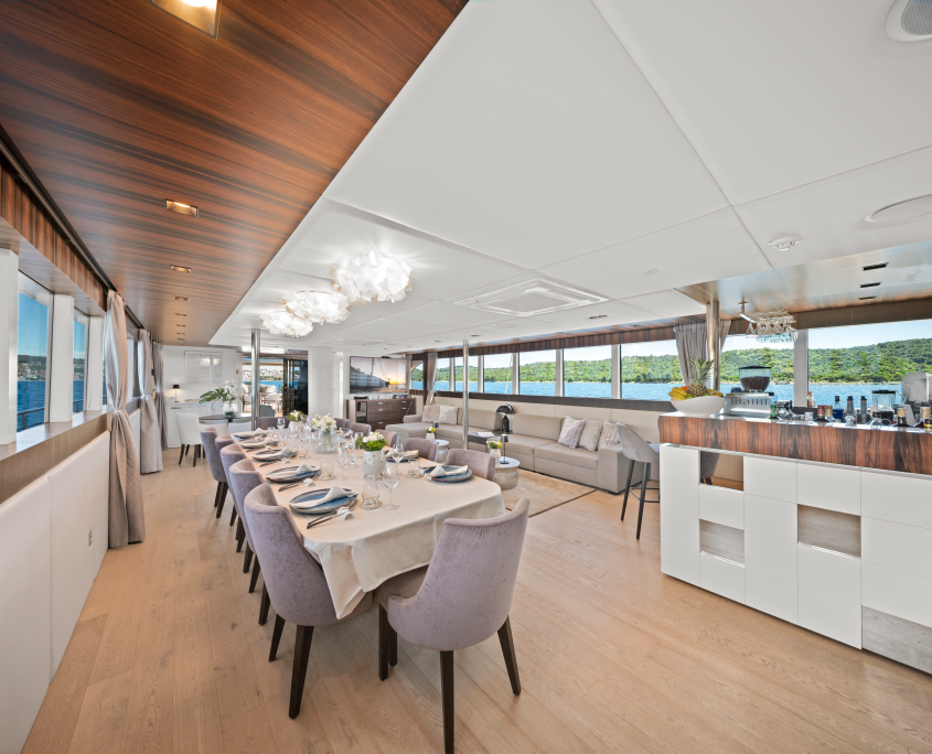 DALMATINO Salon - Main deck