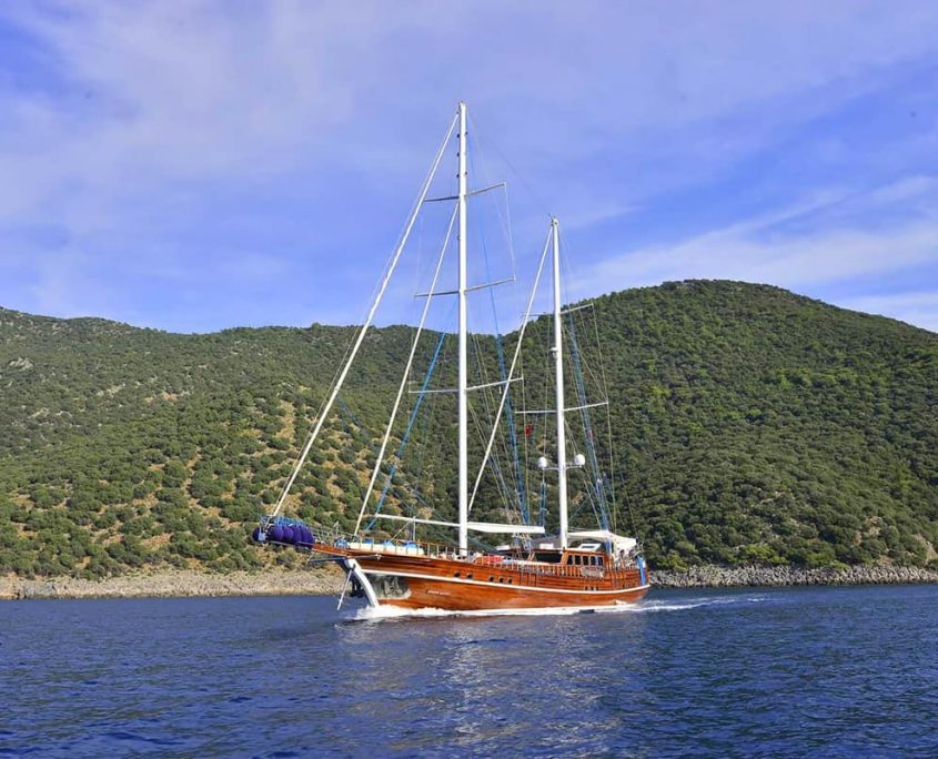 LYCIAN QUEEN Cruising