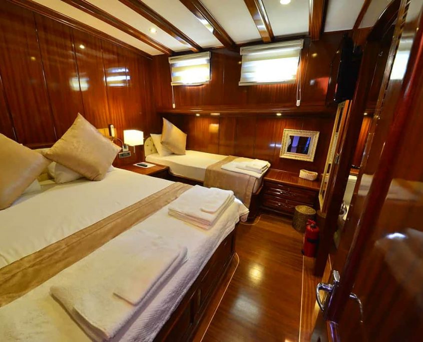 LYCIAN QUEEN Triple cabin