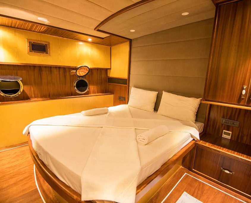 NEVRA QUEEN Double cabin