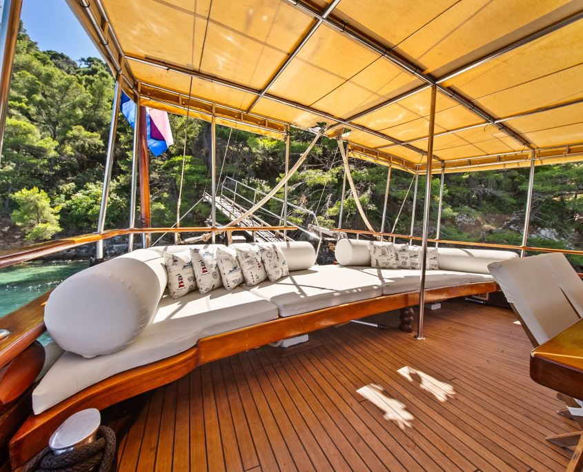 ELEGANZA Aft deck ELEGANZA Aft deck
