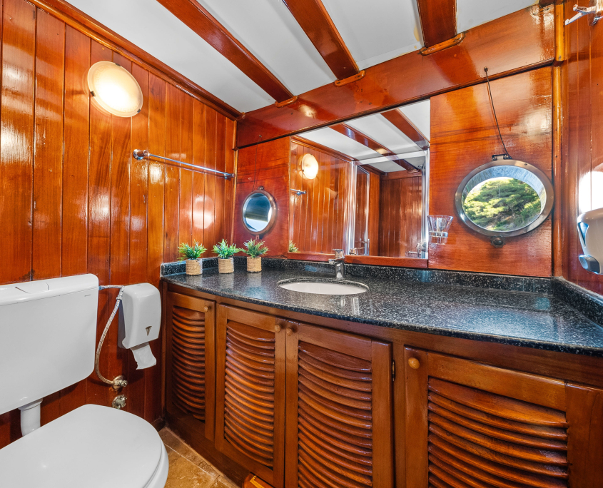 ELEGANZA Master cabin en suite ELEGANZA Master cabin en suite