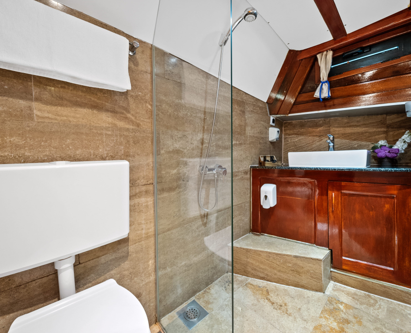 ELEGANZA Double cabin en suite ELEGANZA Double cabin en suite