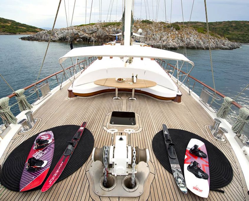 ECCE NAVIGO Front deck