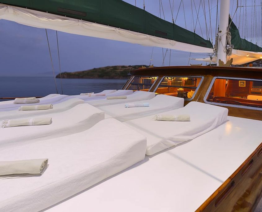 ECCE NAVIGO Sun deck