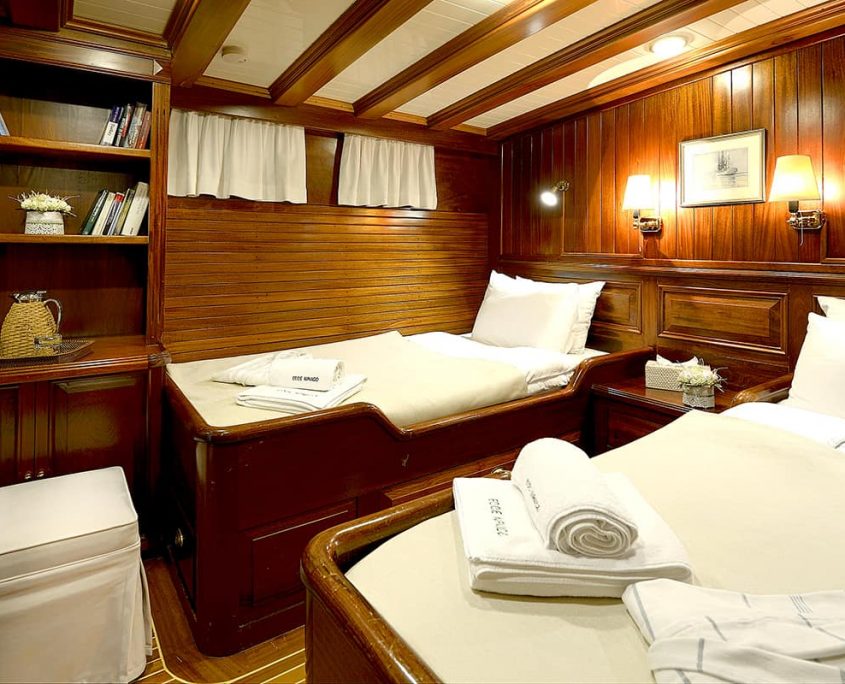 ECCE NAVIGO Twin cabin