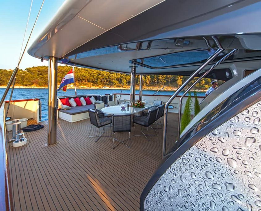 NAVILUX Aft deck