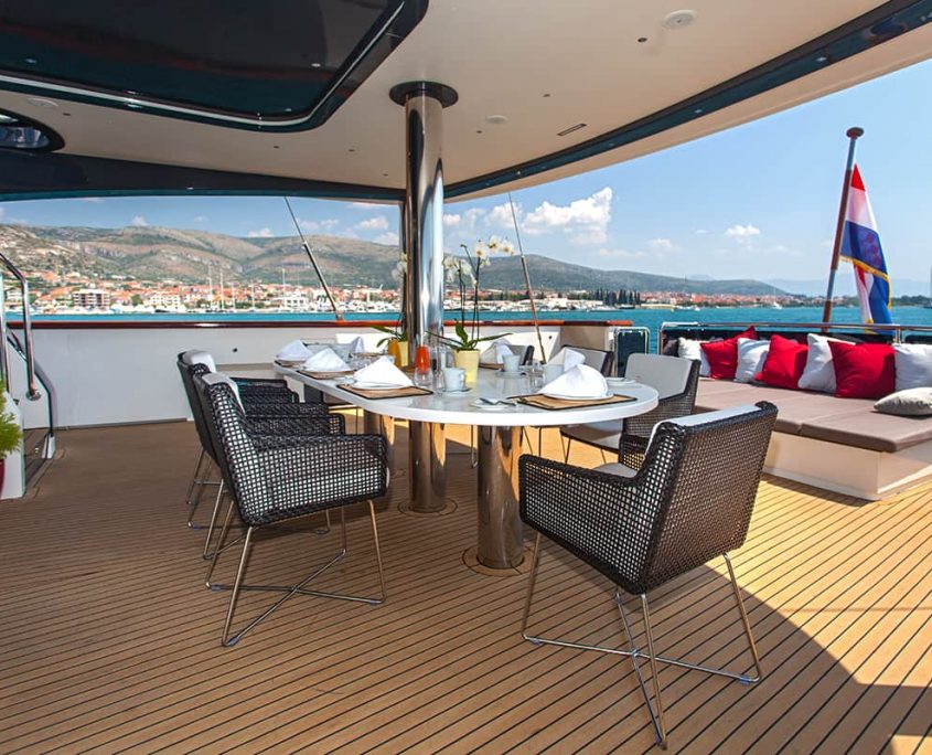 NAVILUX Aft deck