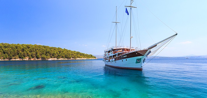 Anchoring on bay